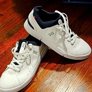 ON CLOUD THE ROGER Advantage